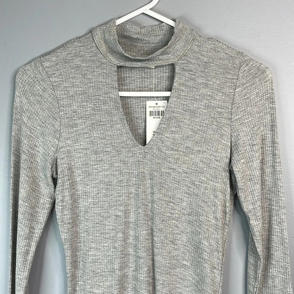HOLLISTER NWT Ribbed Choker Neck Shirt Grey  Cutout Bodycon Viscose Stretch M - Picture 3 of 10